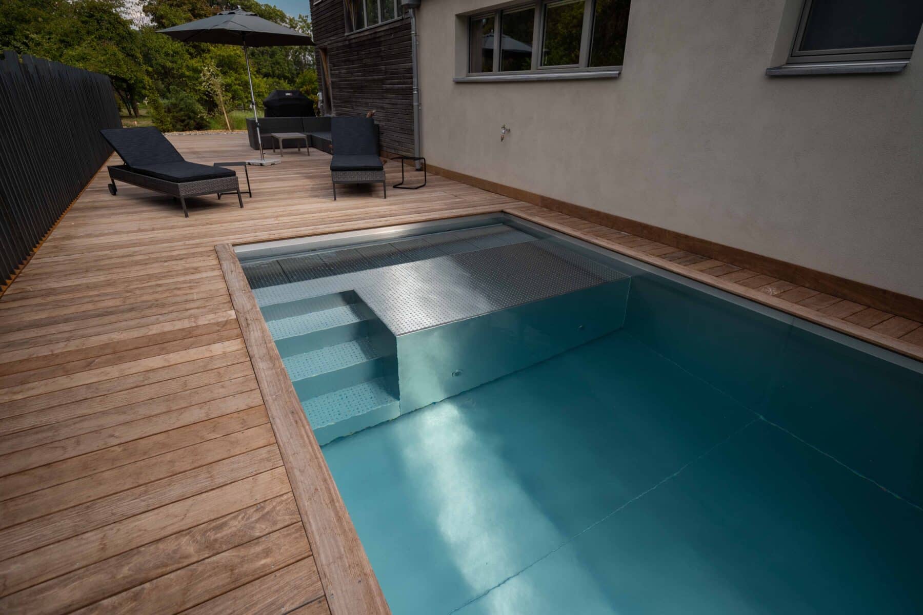 Les piscines en inox sont gages de modernité.