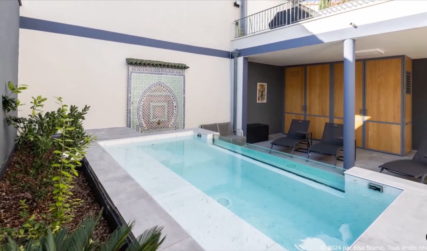 Mini piscine Scanzi vue du mur.