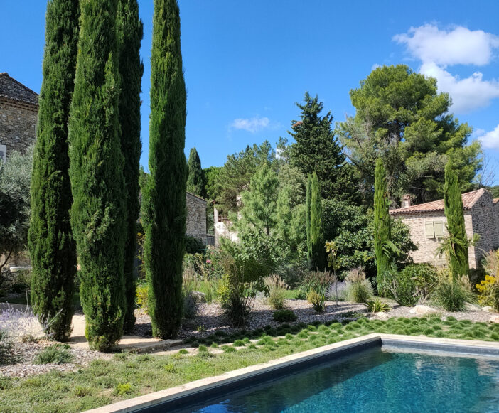 piscine esprit lavoir bastide provençale cyprès