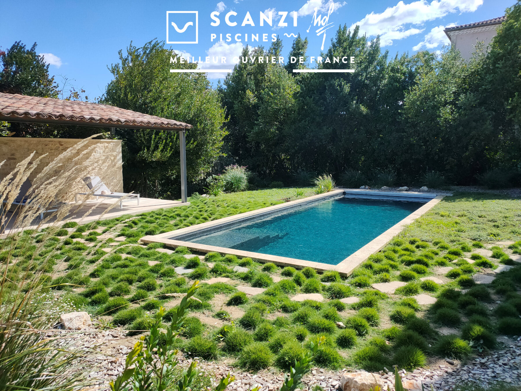 piscine esprit lavoir margelles épaisses aménagement paysager