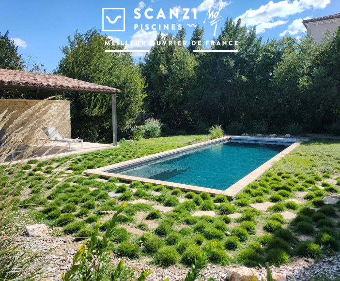 piscine esprit lavoir margelles épaisses aménagement paysager