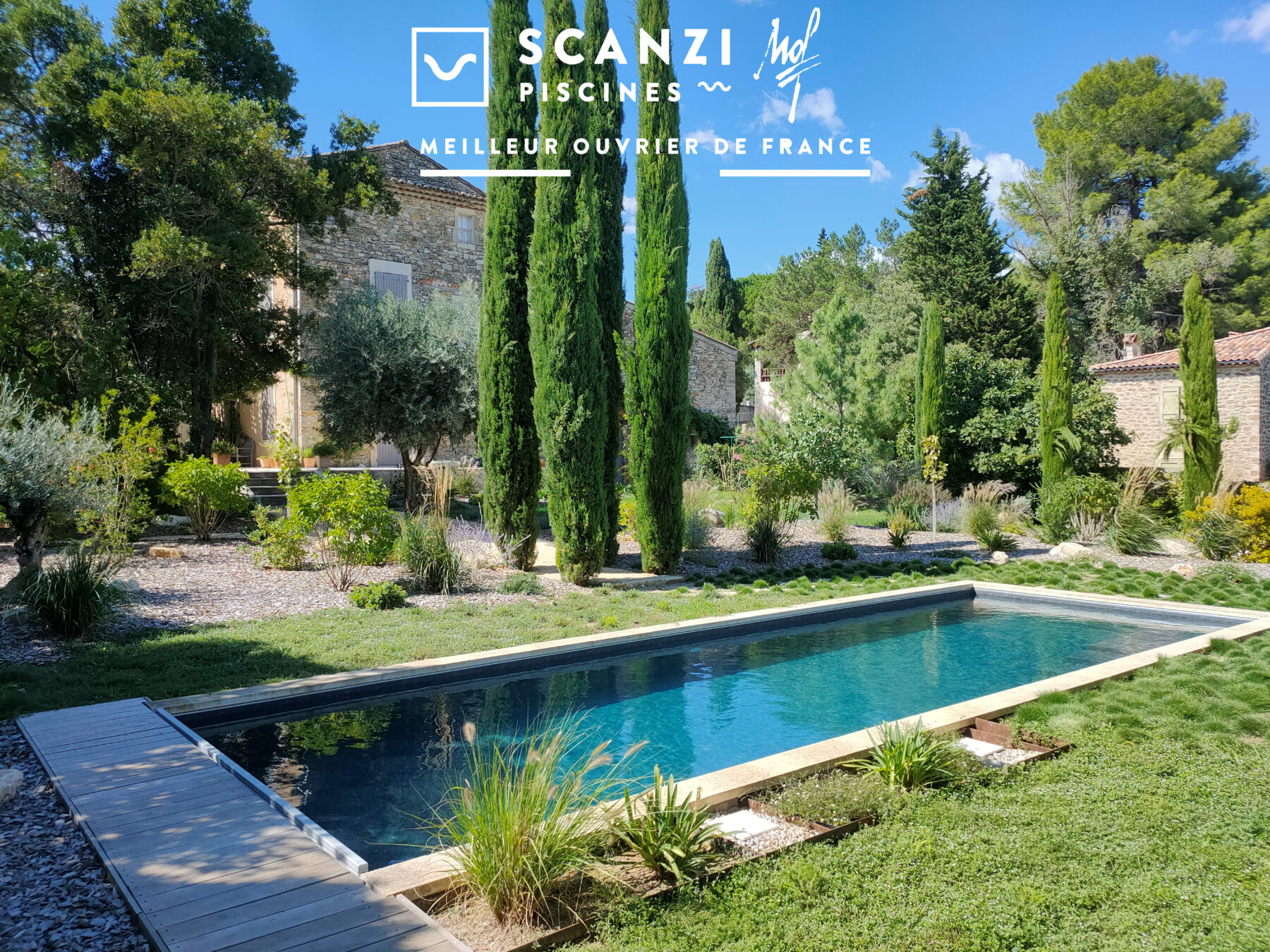 piscine esprit lavoir bastide provençale cyprès aménagement paysager