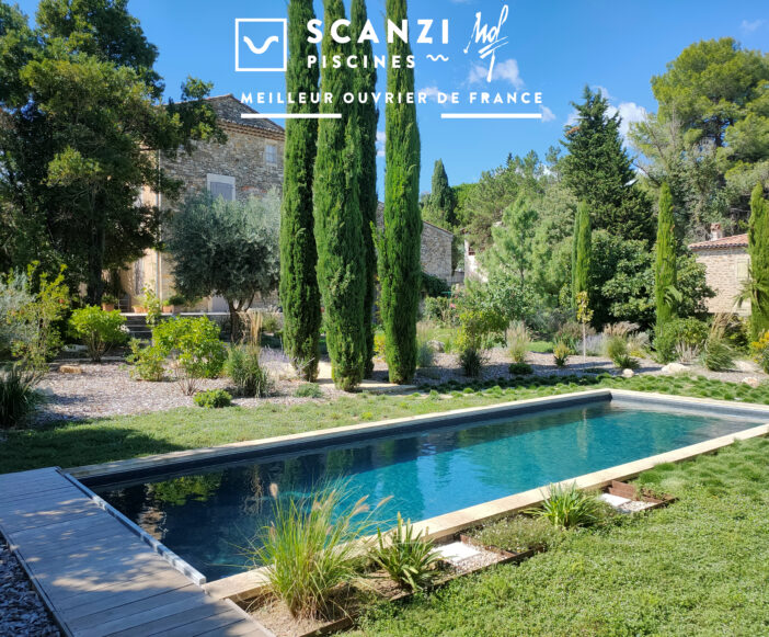 piscine esprit lavoir bastide provençale cyprès aménagement paysager