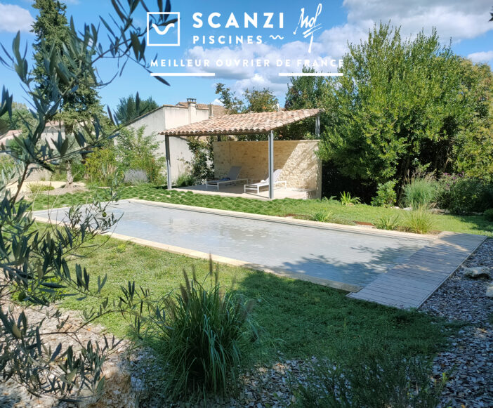 piscine couverture fermée pool-house pierre et ferronnerie aménagement paysager