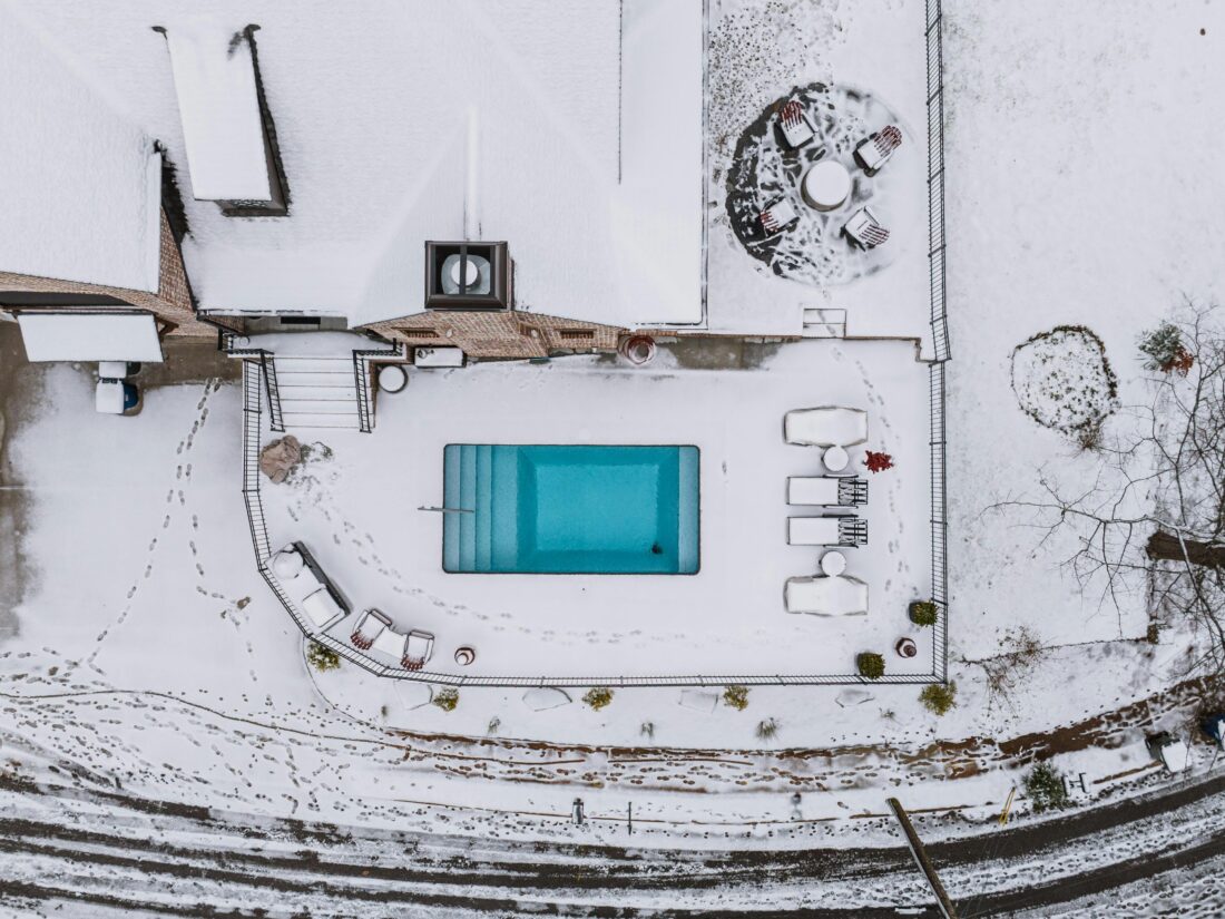 piscine hiver neige